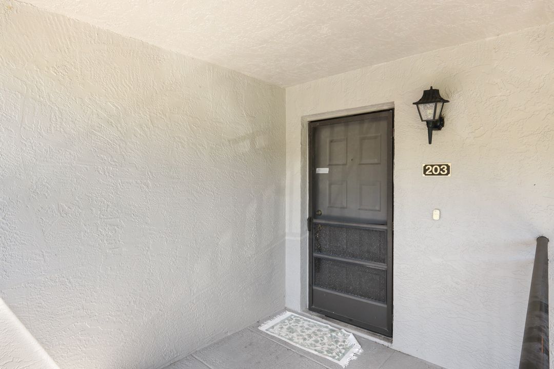 1228 Commonwealth Cir #203, Naples, FL 34116