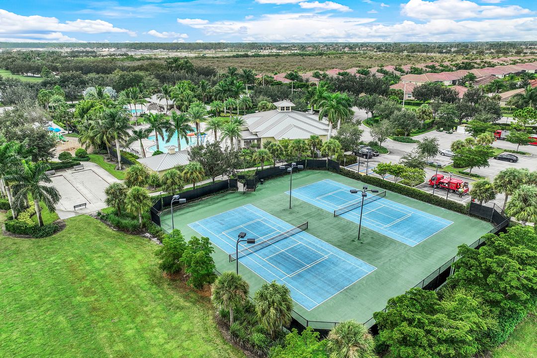 2214 Cara Cara Way, Naples, FL 34120