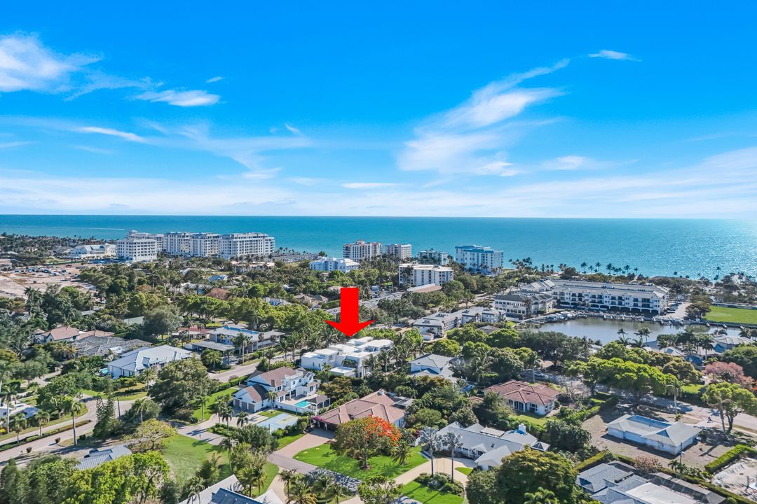 335 Banyan Blvd, Naples, FL 34102