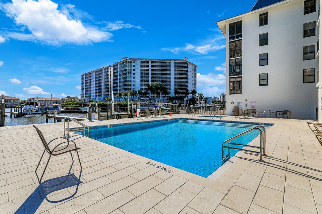 271 Southbay Dr #240, Naples, FL 34108