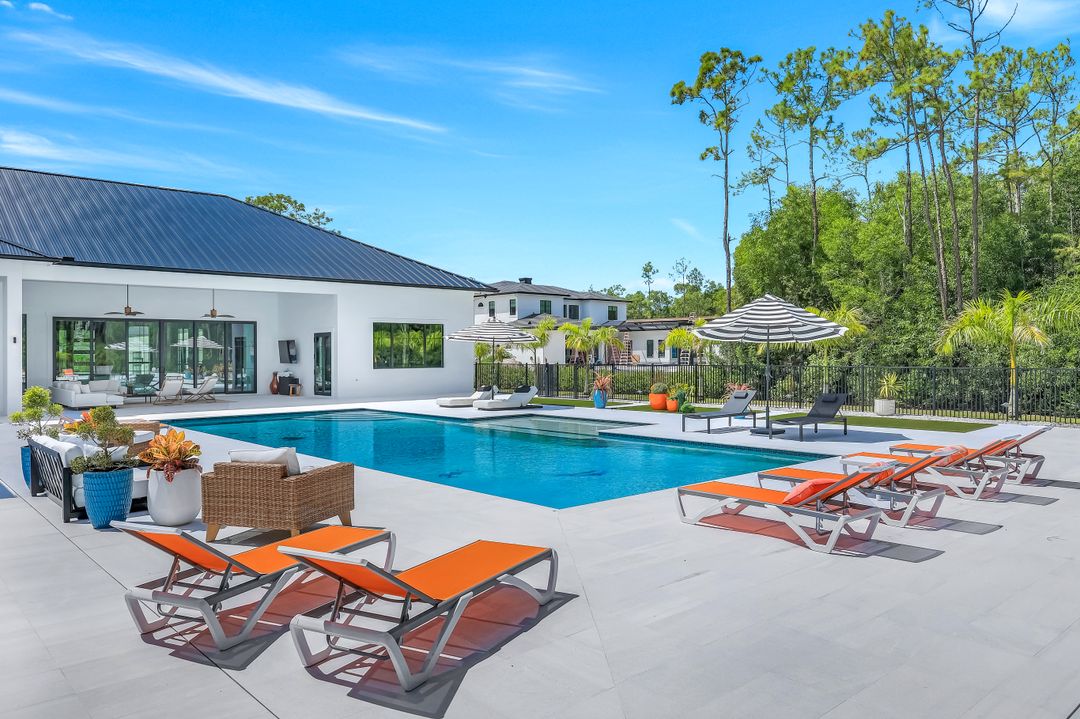 6677 Hunters Rd, Naples, FL 34109