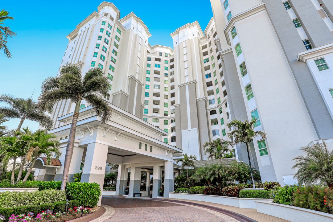 295 Grande Way #304, Naples, FL 34110
