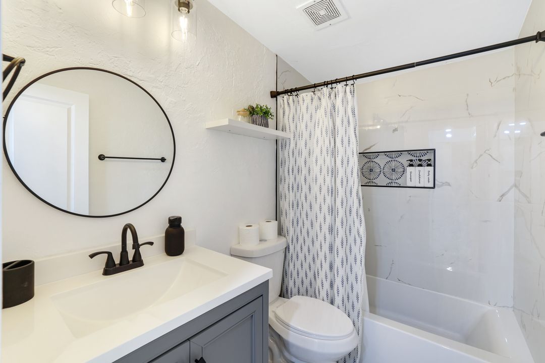 1300 Pine St, Naples, FL 34104
