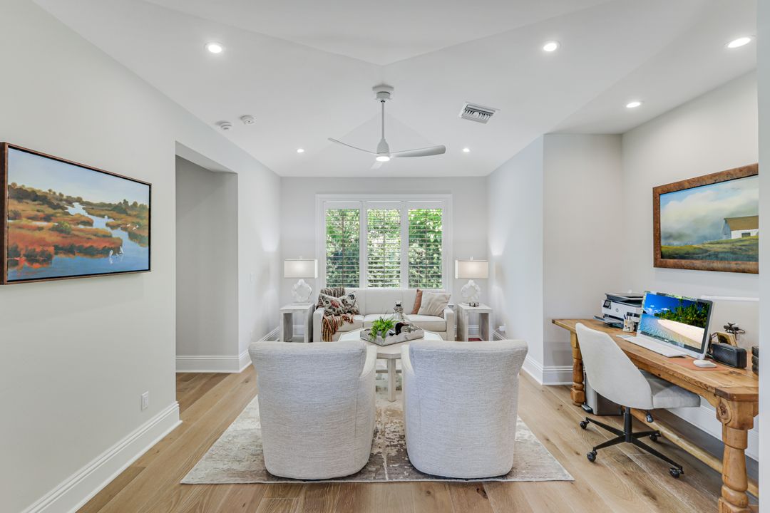 641 Pine Ct, Naples, FL 34102