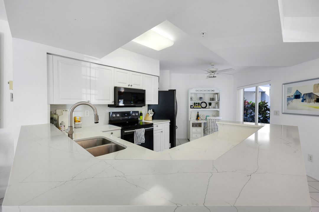 5045 Cedar Springs Dr #101, Naples, FL 34110