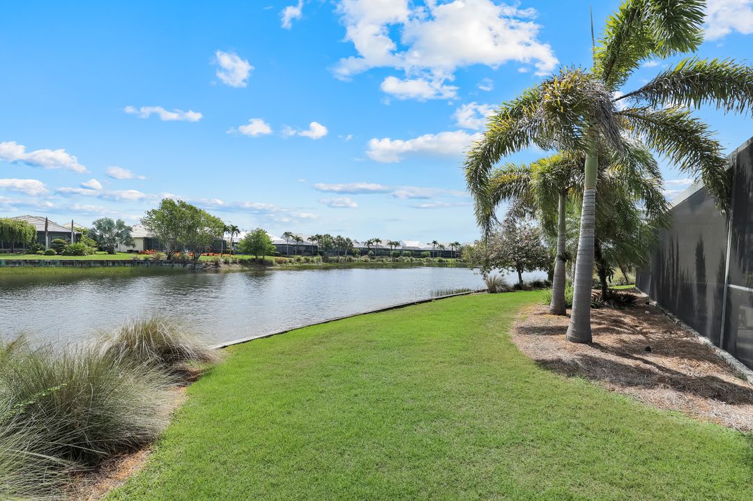 6460 Pembroke Wy, Naples, FL 34113