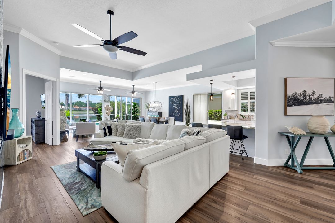 5441 Freeport Ln, Naples, FL 34119