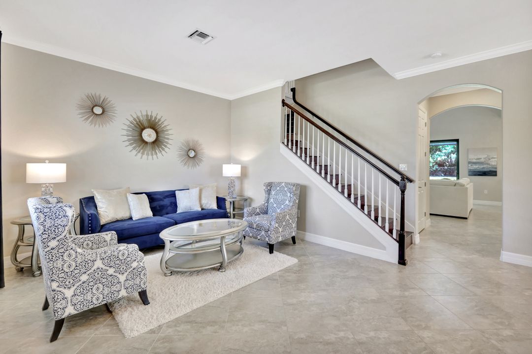 2102 Antigua Ln, Naples, FL 34120