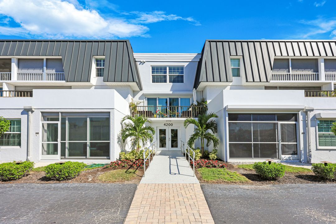 4200 Belair Ln #302, Naples, FL 34103