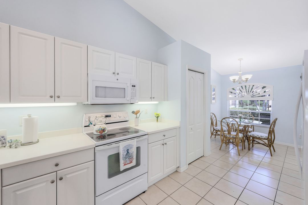 6667 Castlelawn Pl #19, Naples, FL 34113