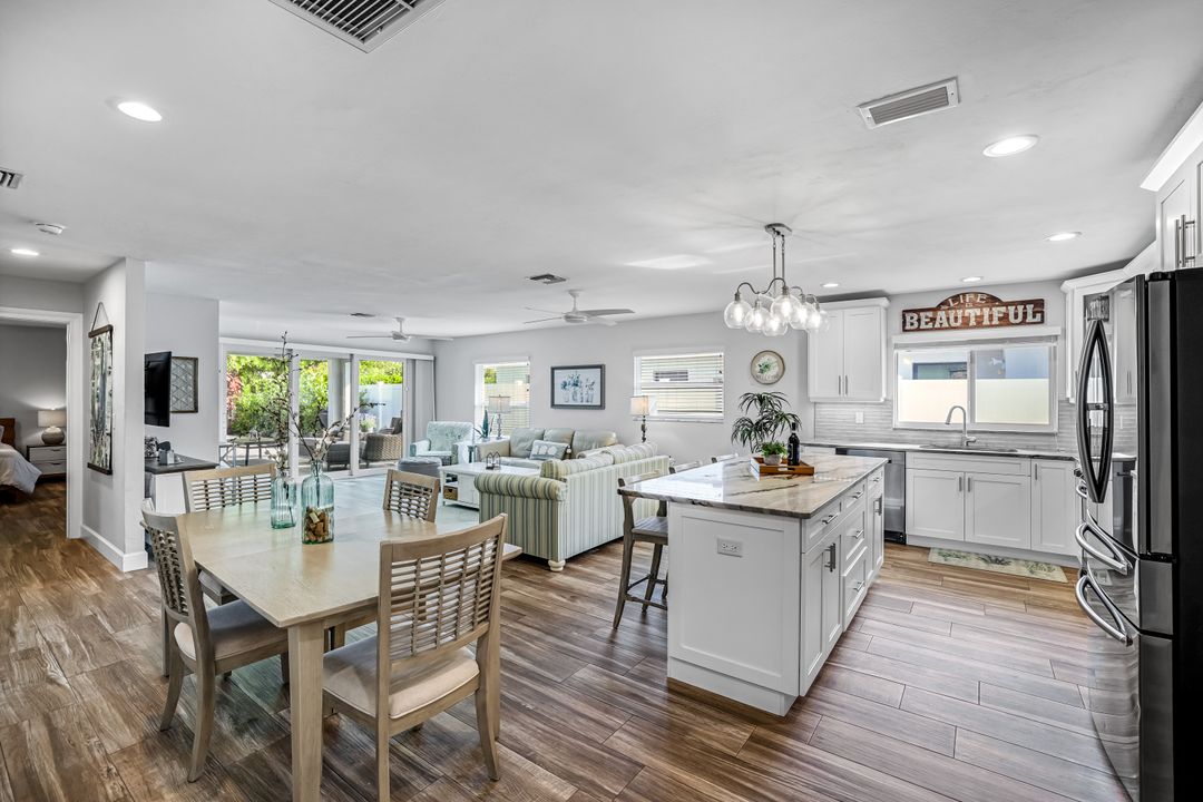 737 91st Ave N, Naples, FL 34108