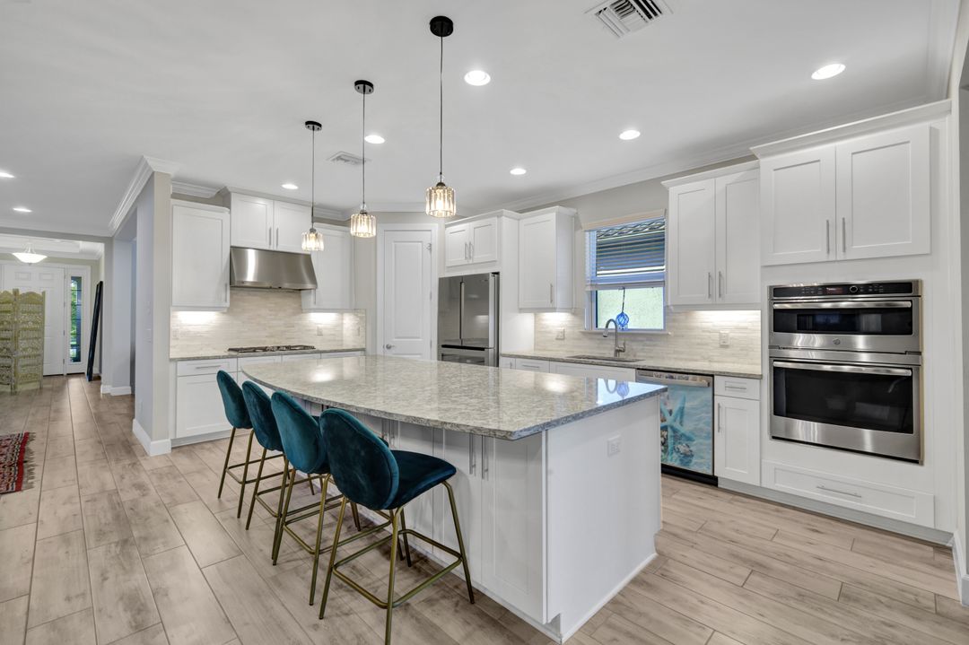 11761 Canal Grande Dr, Miromar Lakes, FL 33913