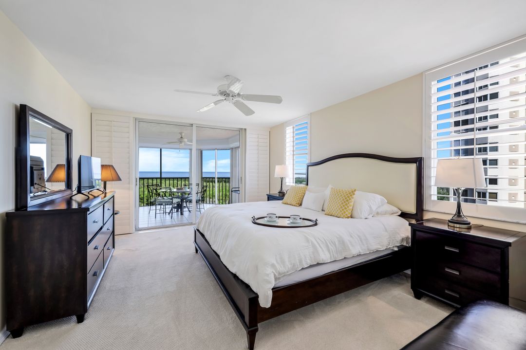 6585 Nicholas Blvd #905, Naples, FL 34108