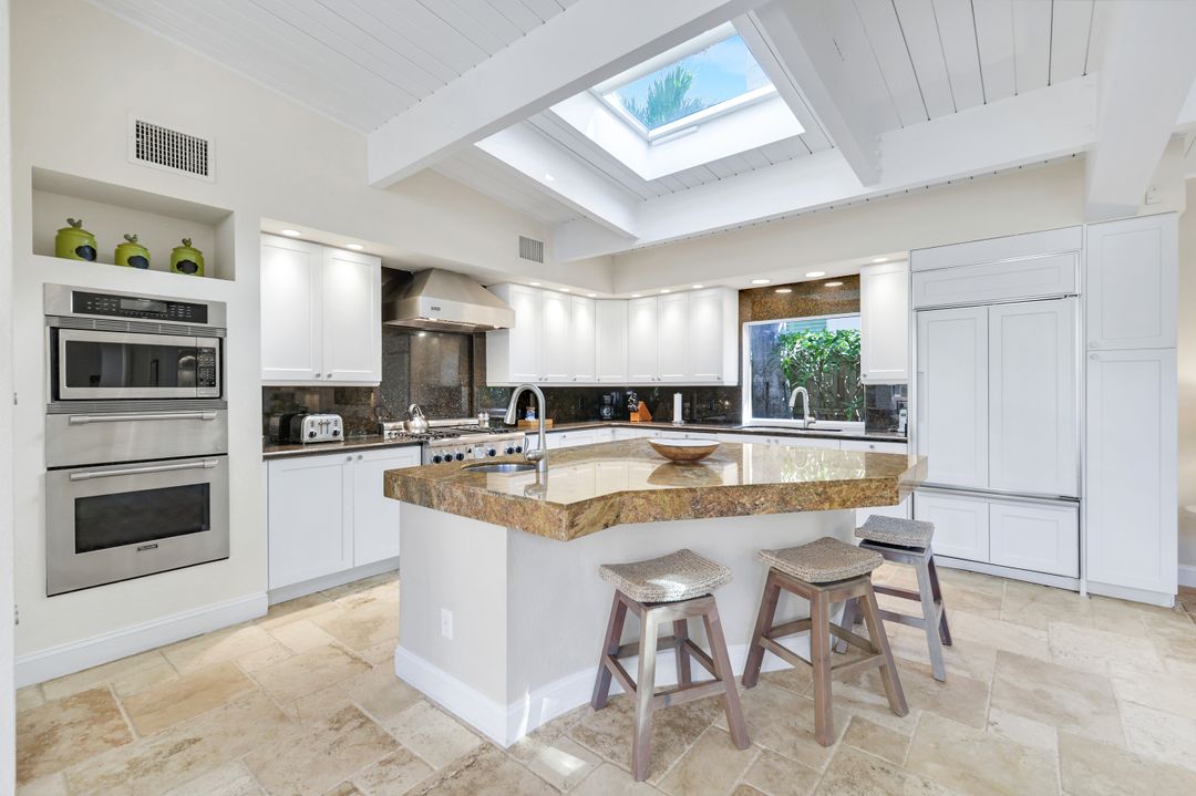 210 Central Ave, Naples, FL 34102