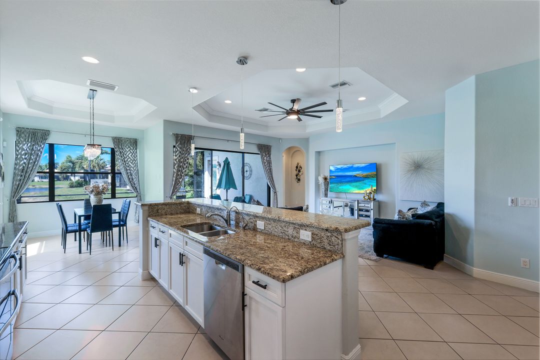 1685 Serrano Cir, Naples, FL 34105