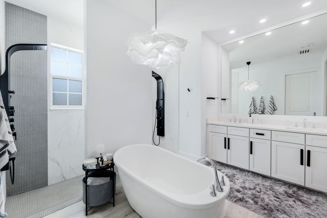 5995 Lancewood Way, Naples, FL 34116