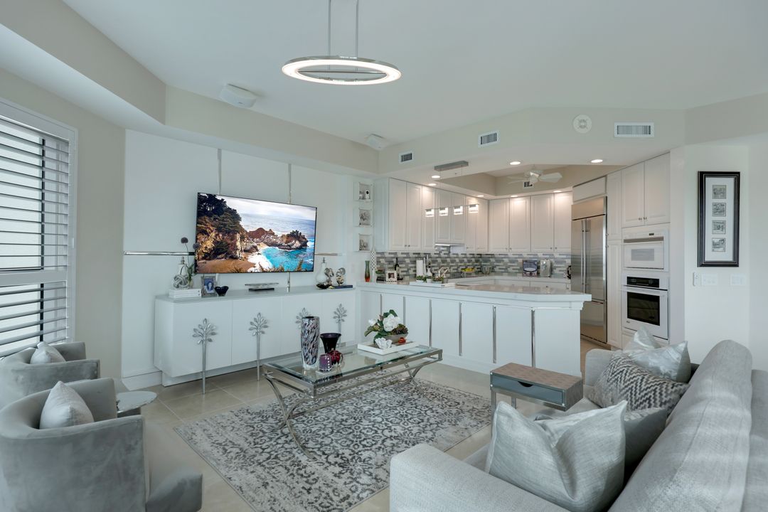 295 Grande Way #801, Naples, FL 34110