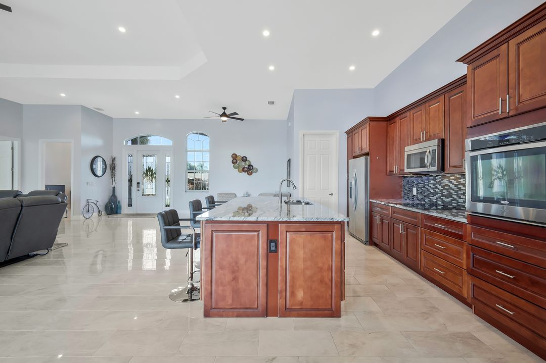 4909 Seville Ct, Cape Coral, FL 33904