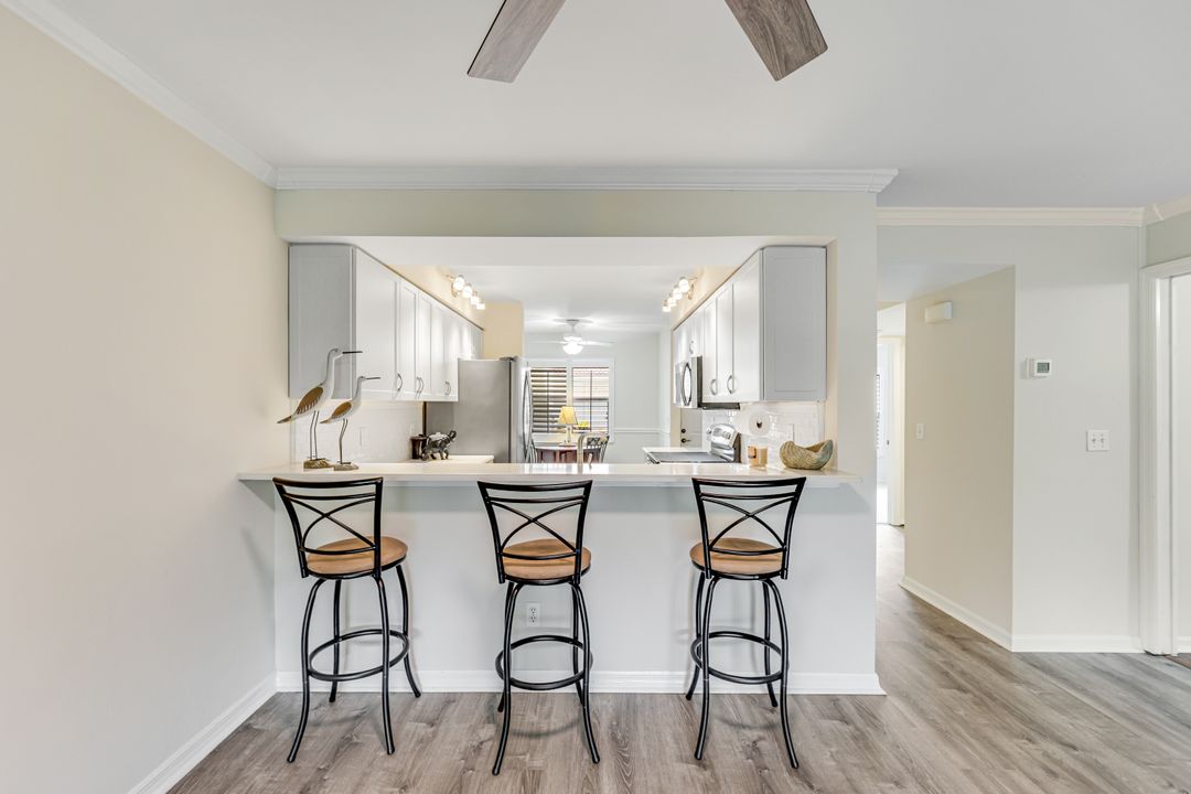 225 Robin Hood Cir #101, Naples, FL 34104