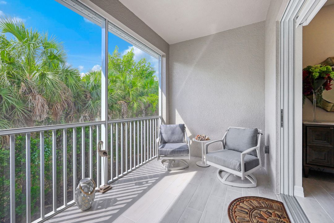 250 Indies Dr E  #202, Naples, FL 34114