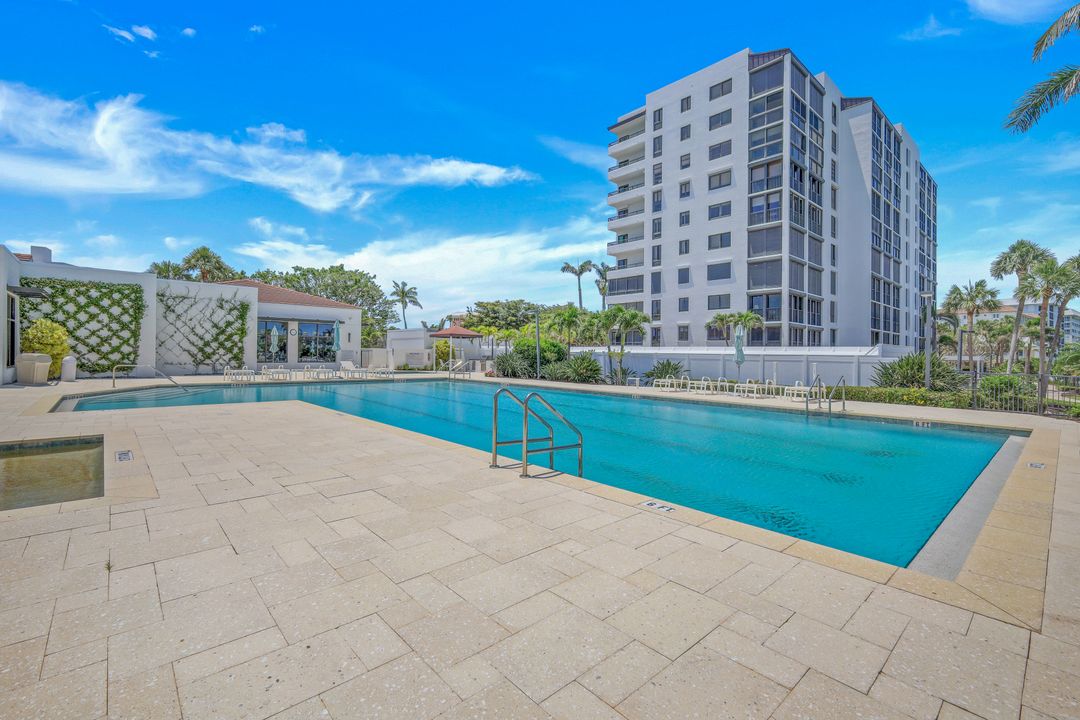 2302 Gulf Shore Blvd N, Naples, FL 34103