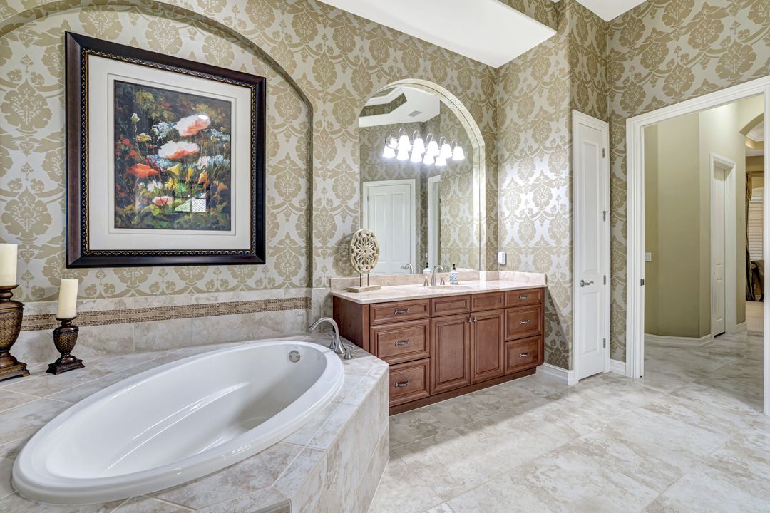 7748 Classics Dr, Naples, FL 34113