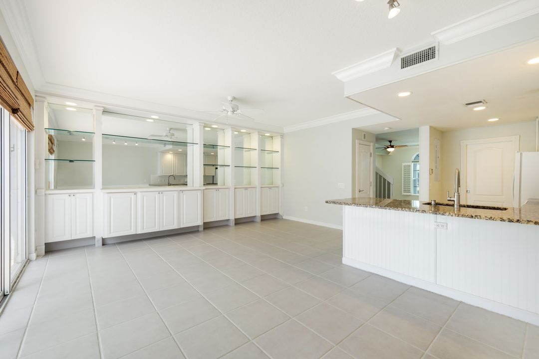 6124 Towncenter Cir, Naples, FL 34119