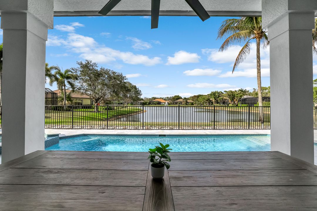 9809 Rocky Bank Dr, Naples, FL 34109