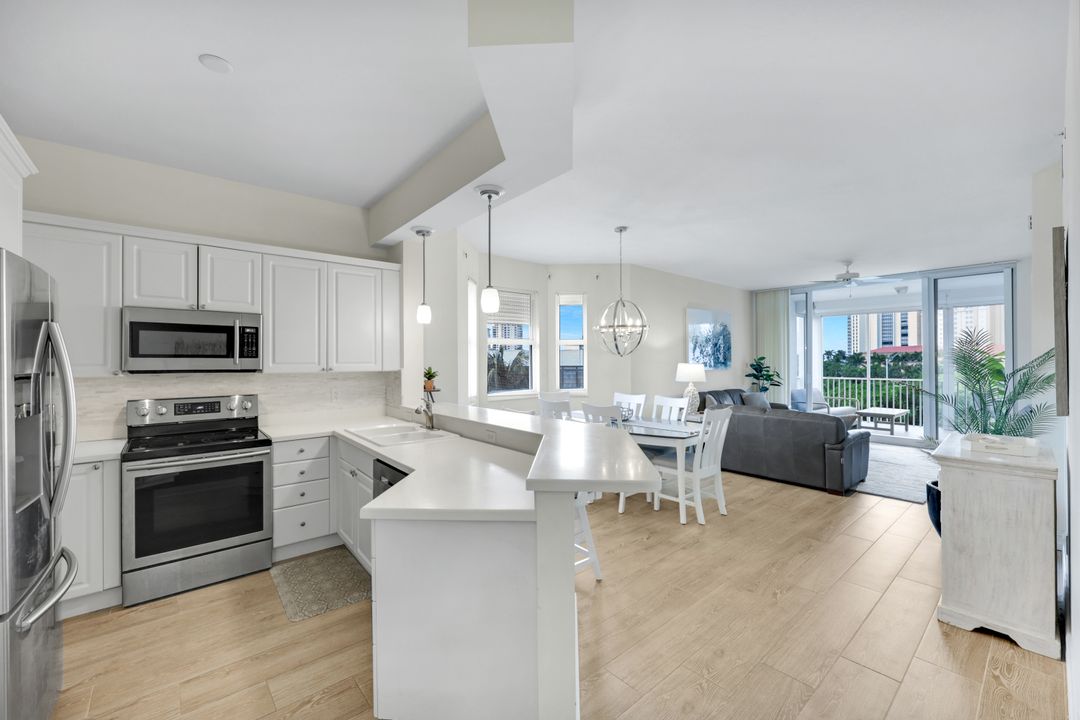 400 Flagship Dr, Naples, FL 34108