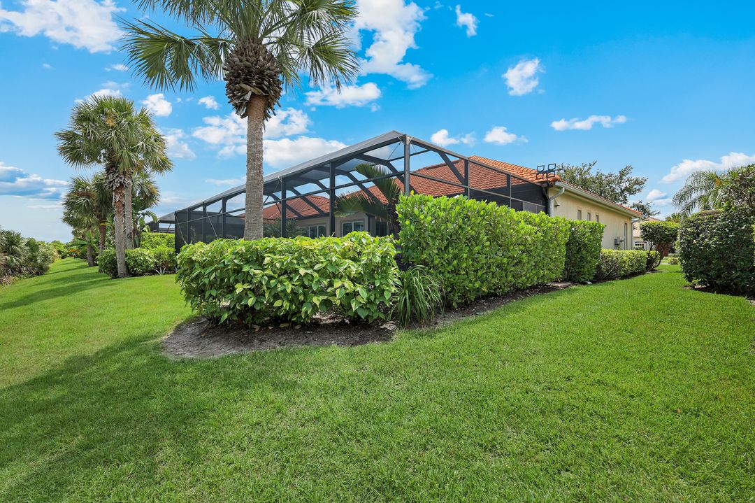 8223 Potomac Ln, Naples, FL 34104