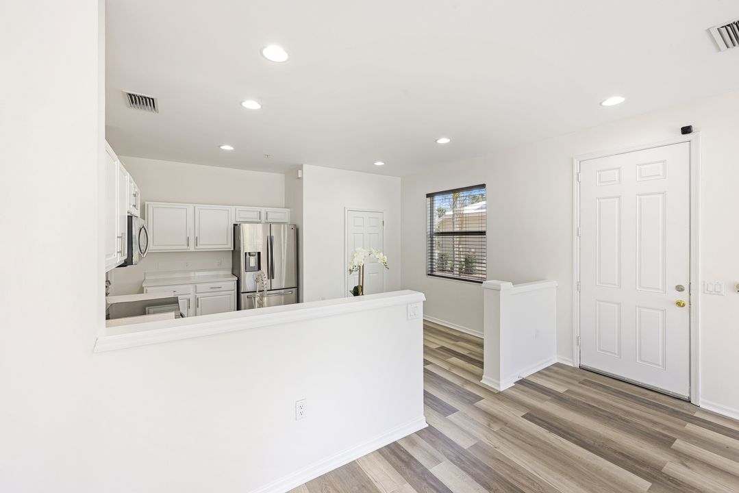 1152 Oxford Ln, Naples, FL 34105