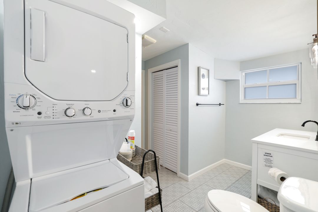 1971 Holiday Ln, Naples, FL 34104