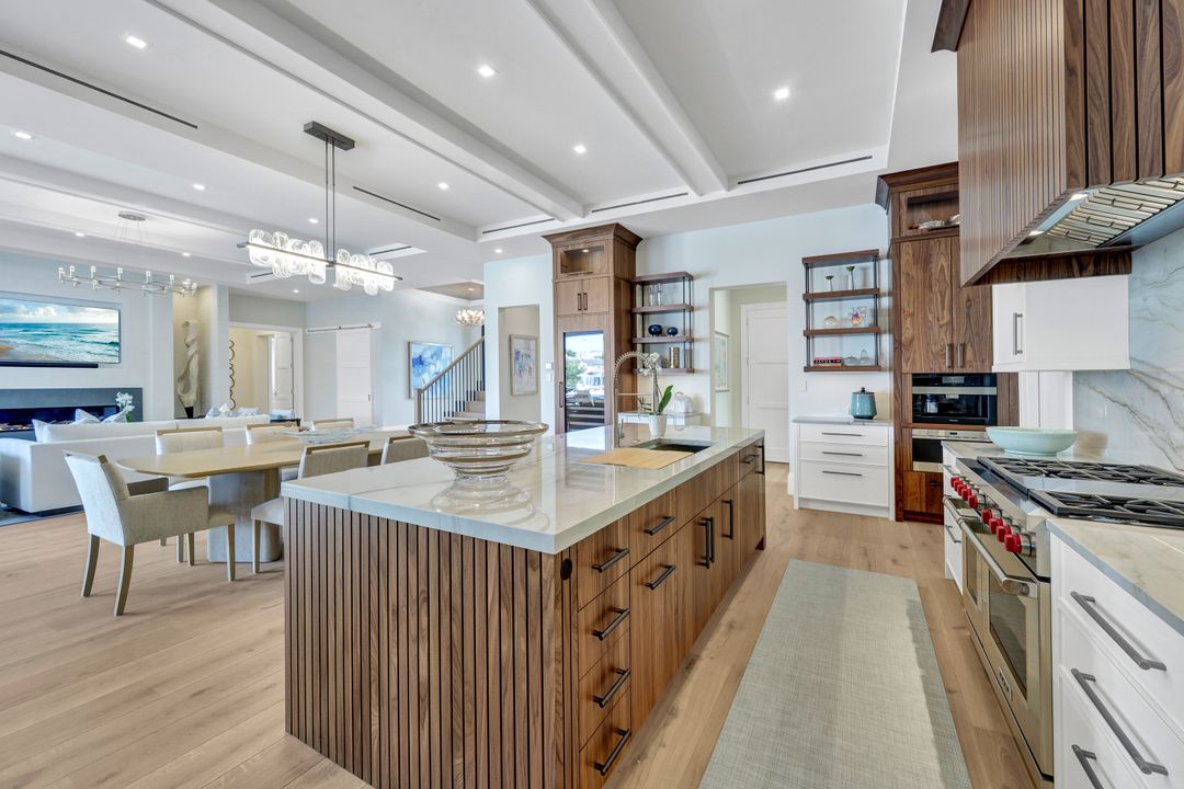 3637 Crayton Rd, Naples, FL 34103