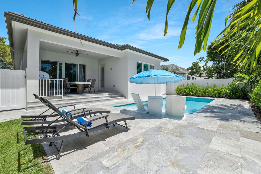 530 94th Ave N, Naples, FL 34108