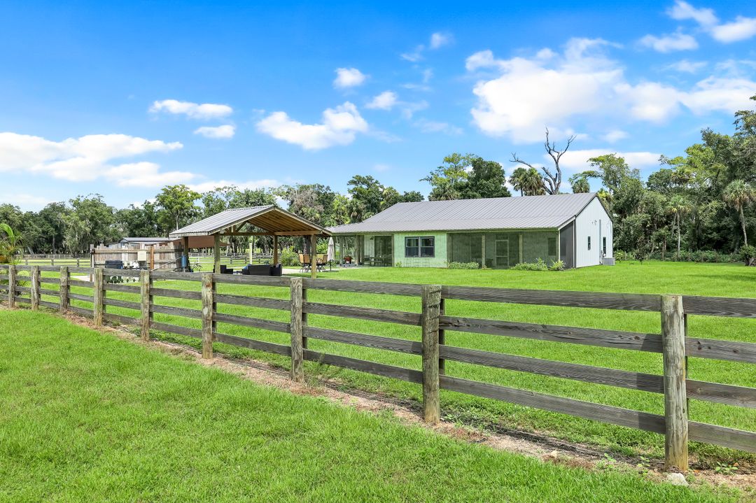 19080 Parkinson Rd, Alva, FL 33920
