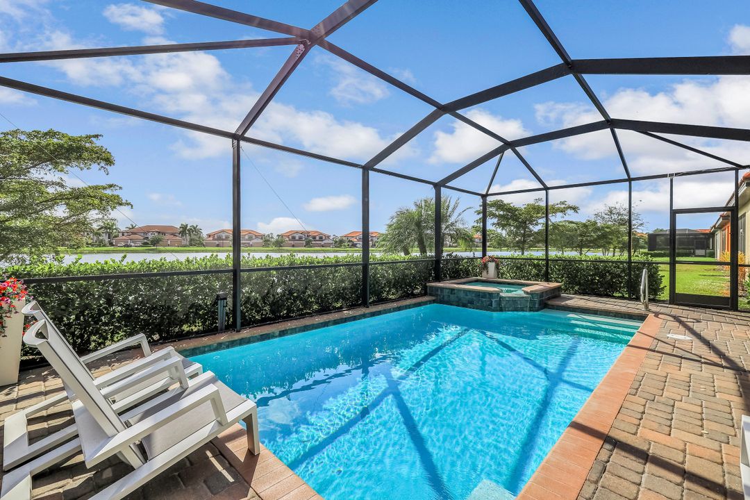 1603 Santiago Cir, Naples, FL 34113