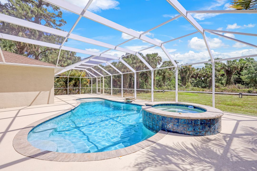 320 19th St NW, Naples, FL 34120