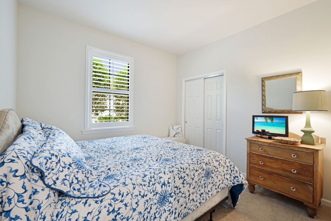 7175 Live Oak Dr, Naples, FL 34114