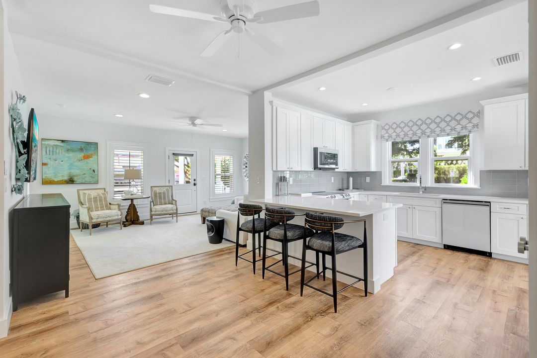 481 8th Ave S, Naples, FL 34102