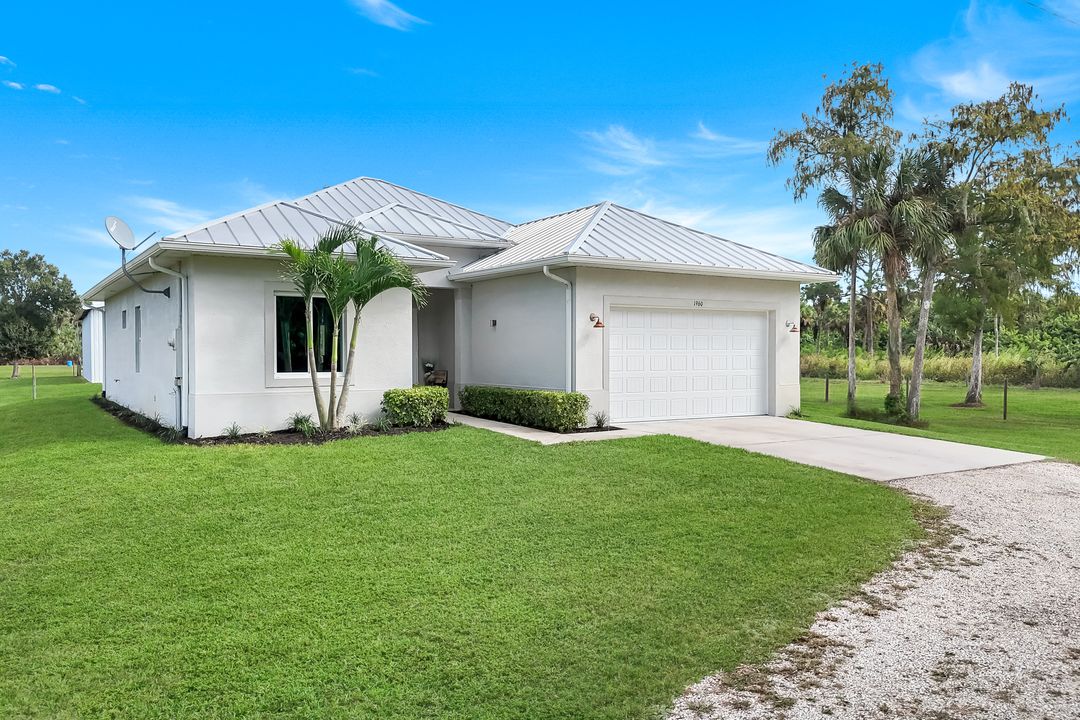 1960 Moulder Dr, Naples, FL 34120