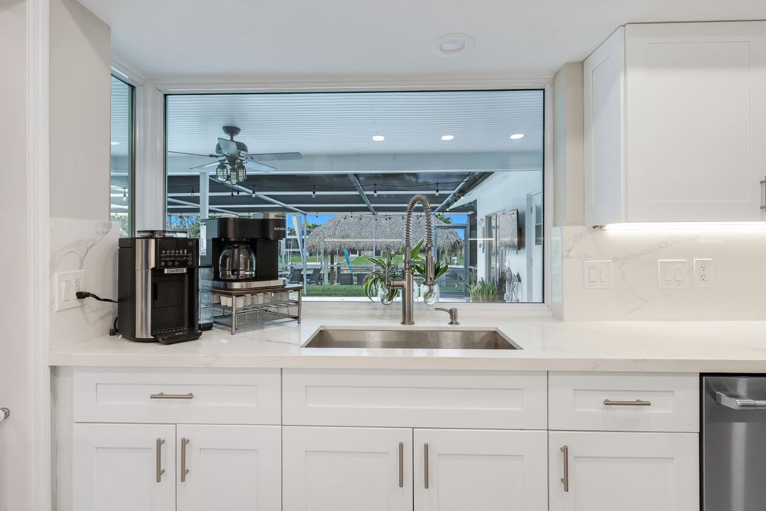 419 Pinecrest Ct, Cape Coral, FL 33904