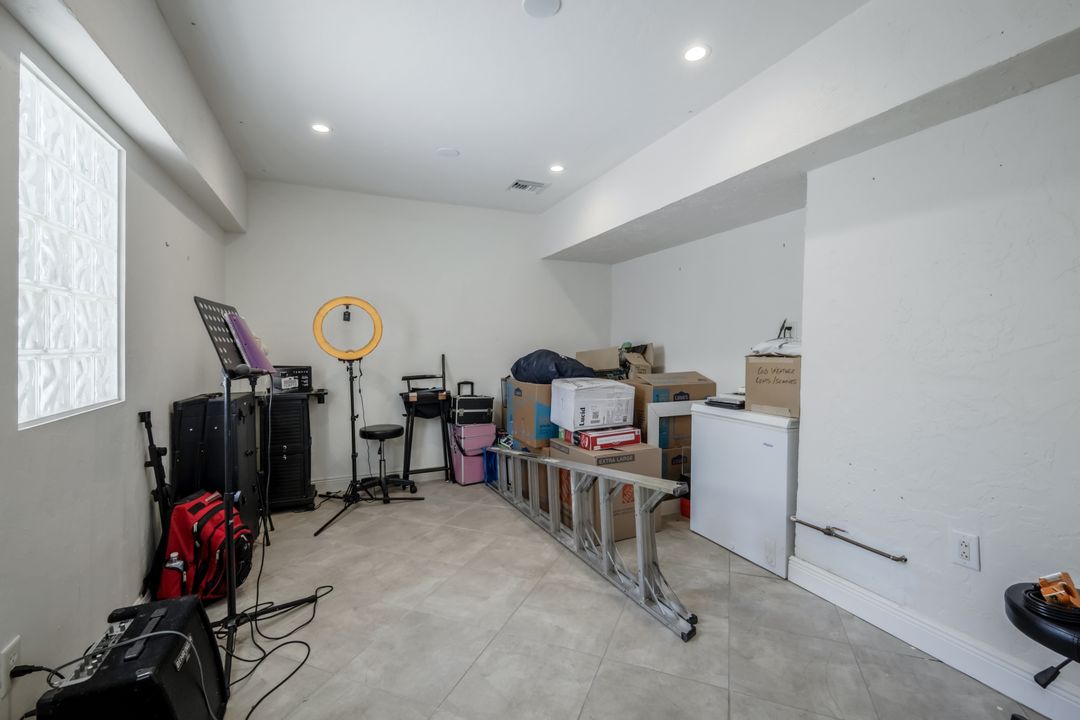 791 96th Ave N, Naples, FL 34108