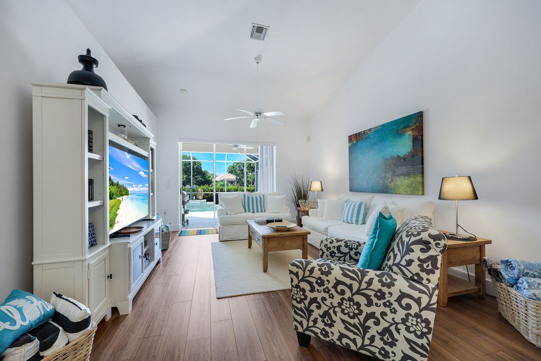 6585 Castlelawn Pl, Naples, FL 34113