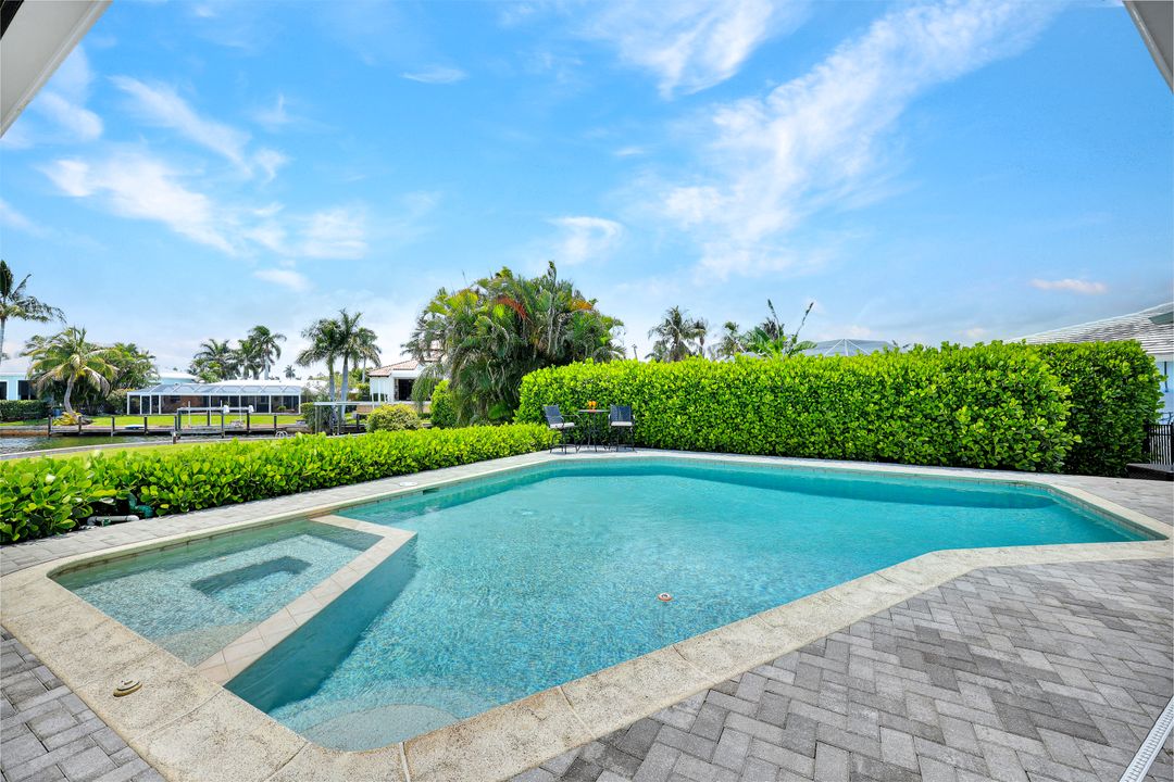 2140 Shad Ct, Naples, FL 34102
