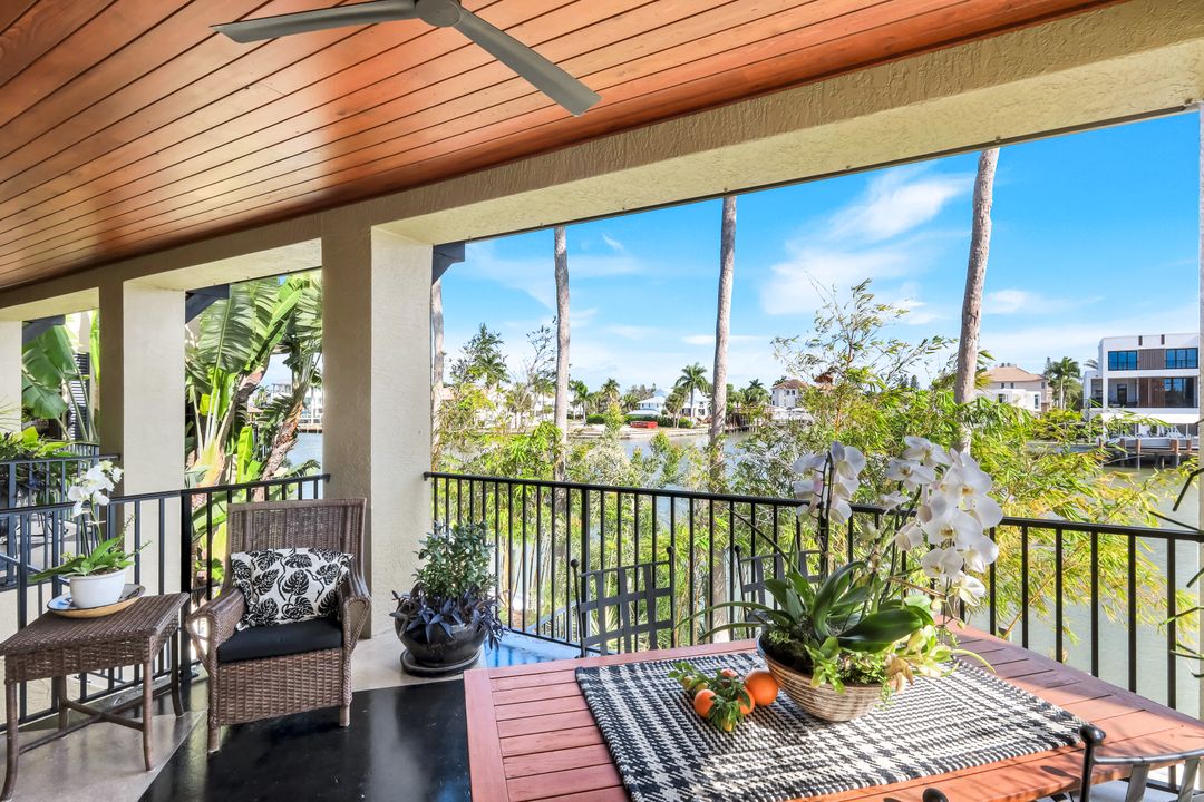 290 Channel Dr, Naples, FL 34108