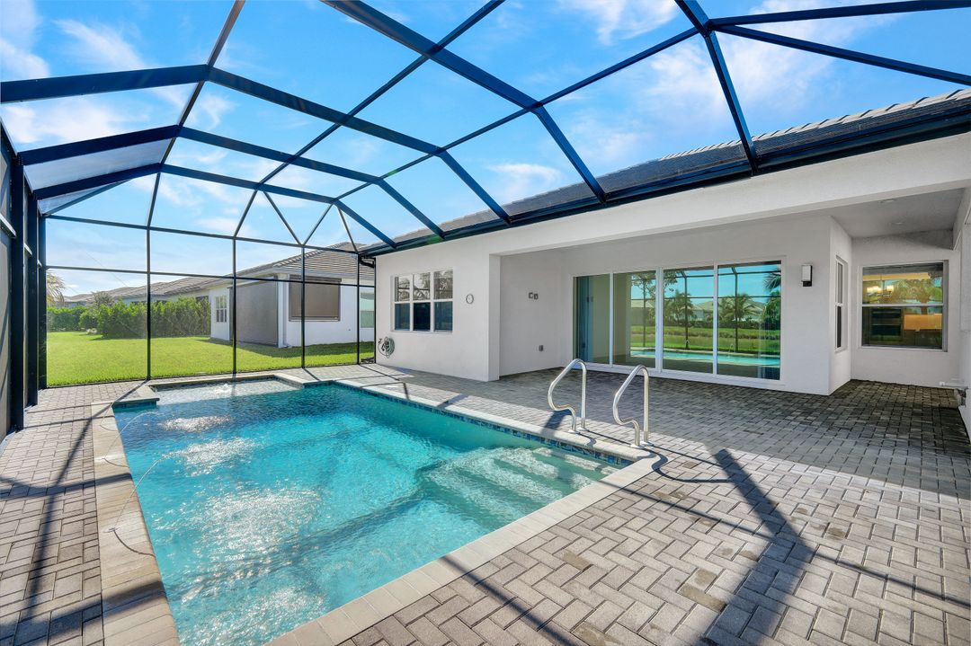 12261 Windamere Trl, Naples, FL 34120