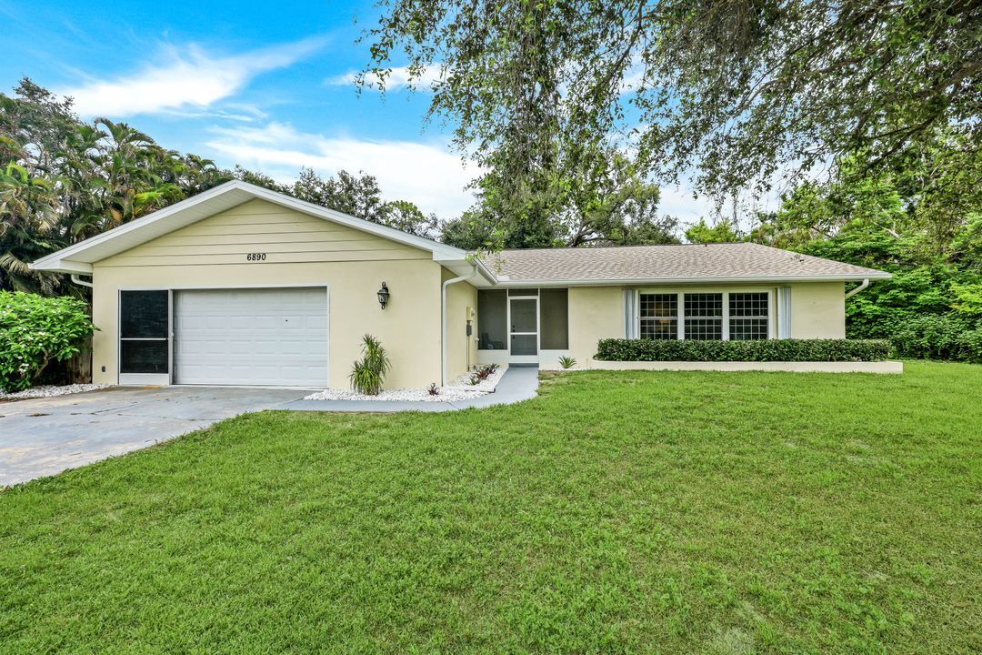 6890 Hendry Creek Dr, Fort Myers, FL 33908