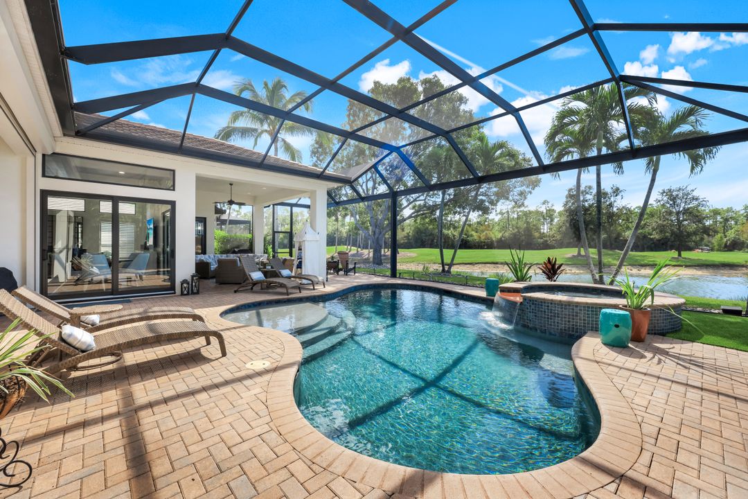 5092 Cerromar Dr, Naples, FL 34112