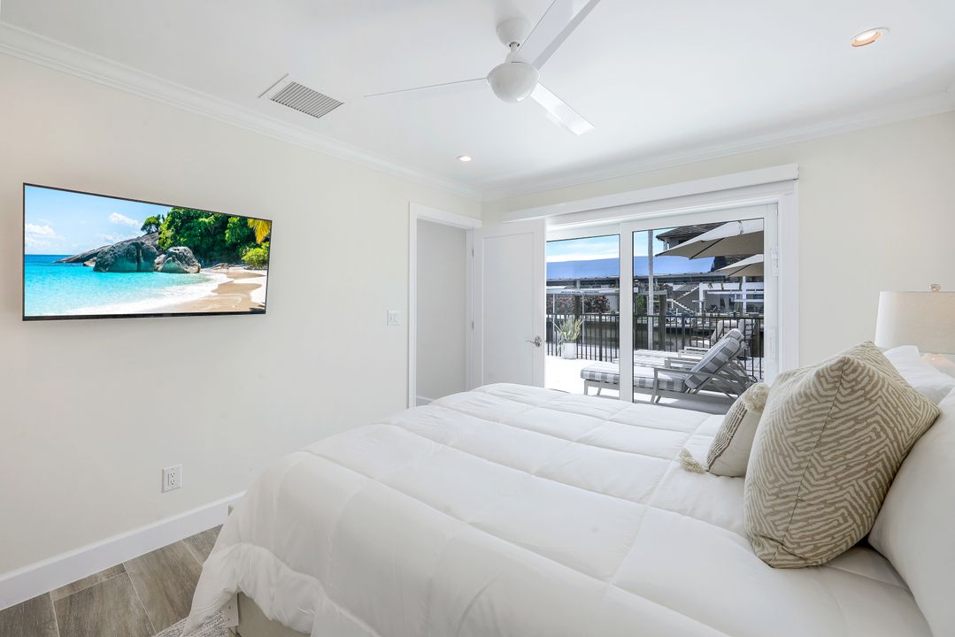 417 Lagoon Ave, Naples, FL 34108