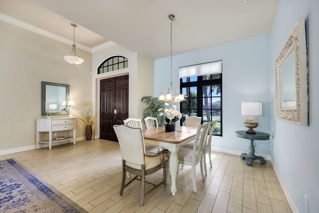 1243 Briarwood Ct, Naples, FL 34104